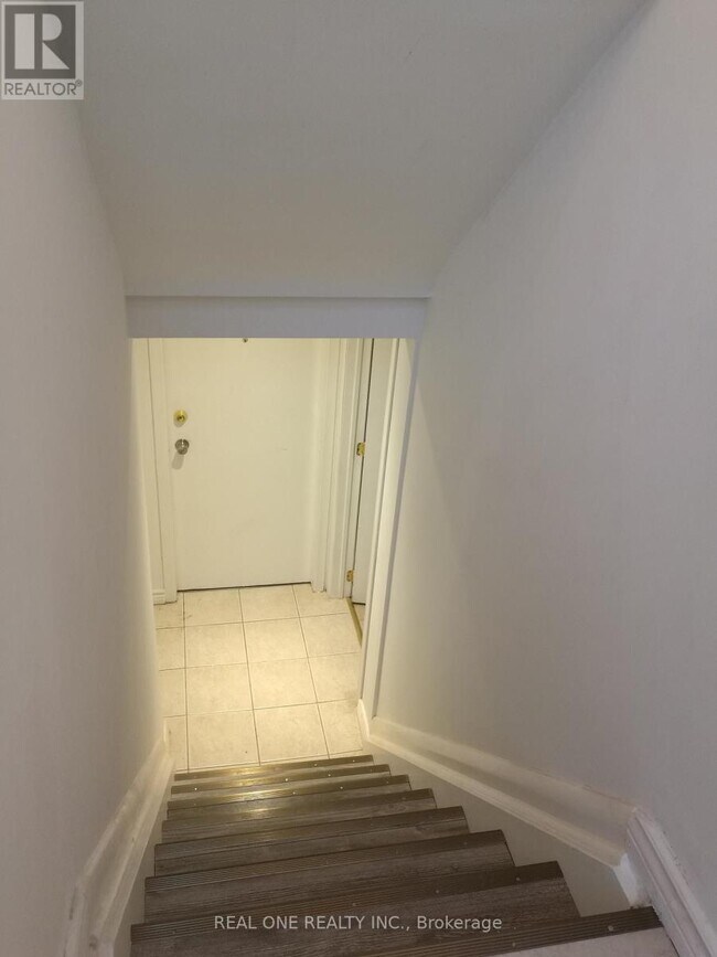 Photo - 349 Browndale Crescent