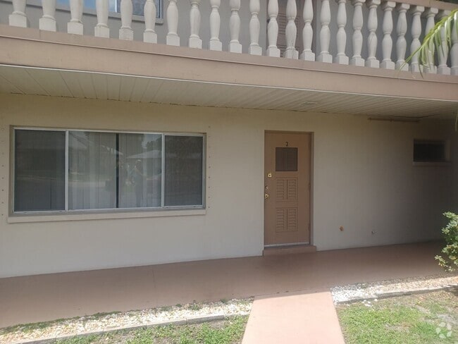Building Photo - 1915 W Lakeview Blvd Rental