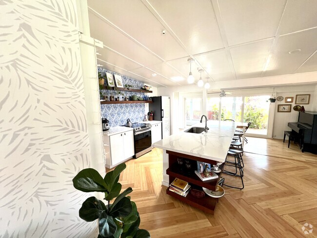 Building Photo - 2015 Komo Mai Dr Rental