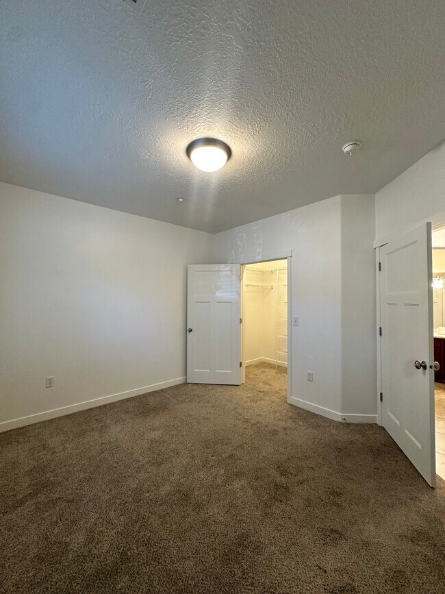 11303 S River Heights Dr
