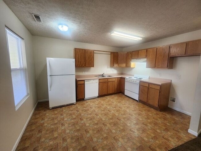 Photo - Open Concept 2 Bedroom Triplex