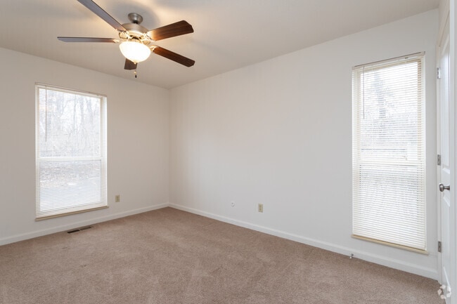 1BR, 1BA - 725 SF - Whitehall