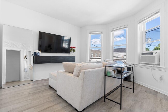 Photo - 4308 Grand Ave Unit 2