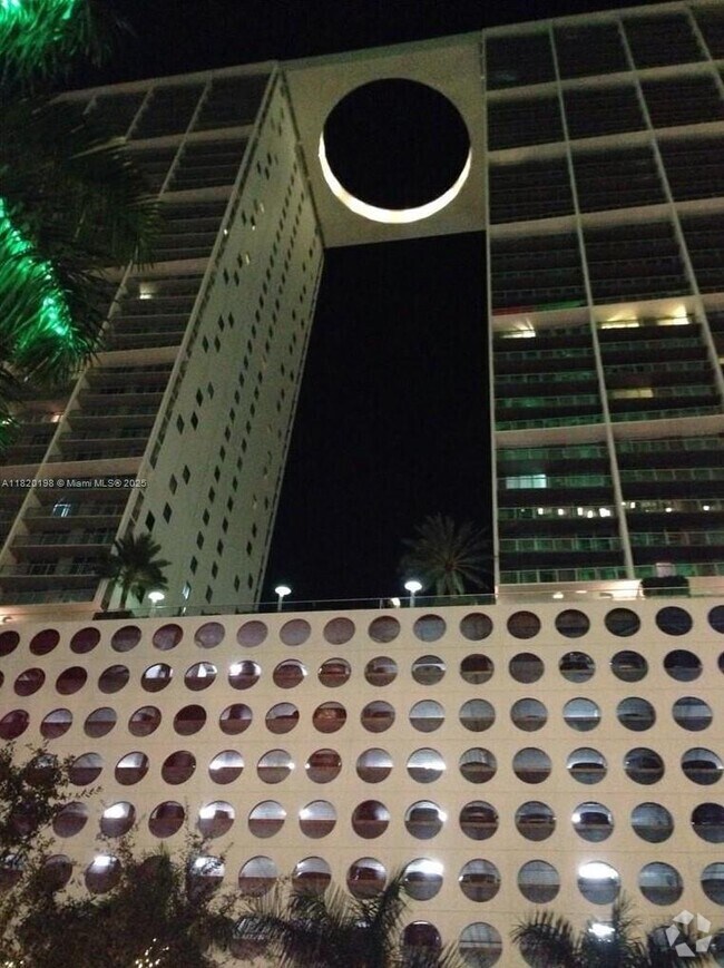 Building Photo - 500 Brickell Ave Unit 1905 Rental