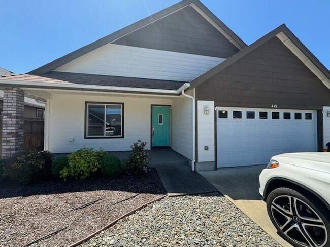 Photo - NEW TO MARKET/ 3 BEDROOM HOUSE ON QUIET DEAD END STREET