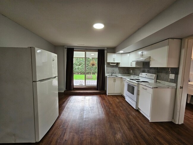 Photo - 46084 Clare Ave