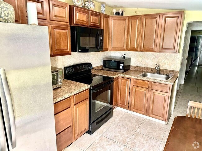 Building Photo - 418 SE 3rd St Unit 0 Rental