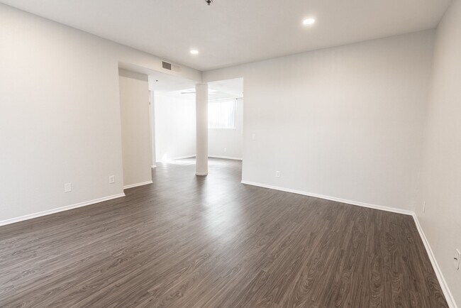 Photo - 4532 Murietta Ave