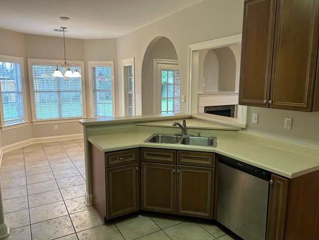 Photo - 3069 Roseleigh Dr