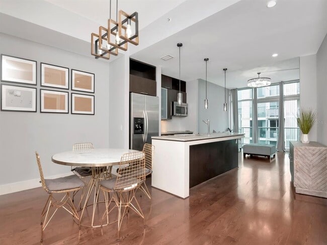 Photo - 111 N 12th St Unidad 1821