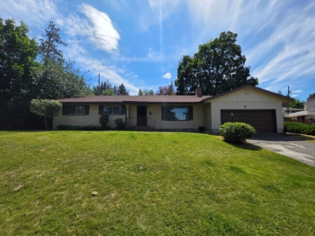Building Photo - Wonderful Home on the south hill