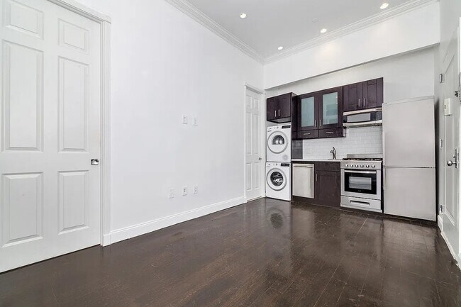 Photo - 328 E 4th St Unit A