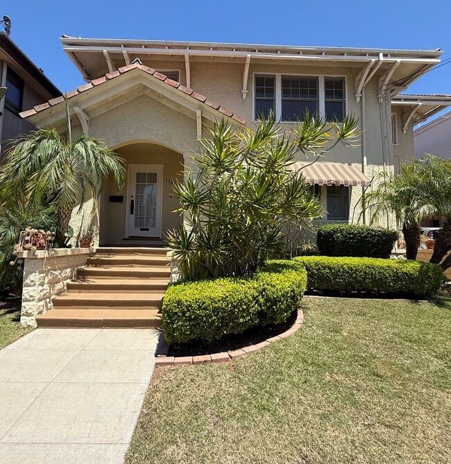 Building Photo - Fabulous Bankers Hill location 3 Bedroom Top-floor duplex Unit 3353-55 Brant St.