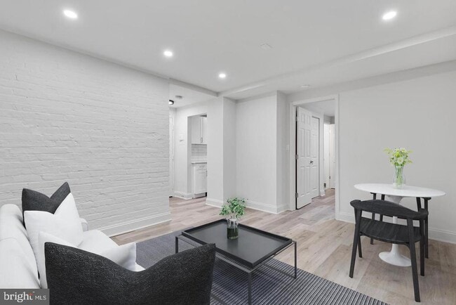 Building Photo - 1322 15th St NW Unit B2 Rental