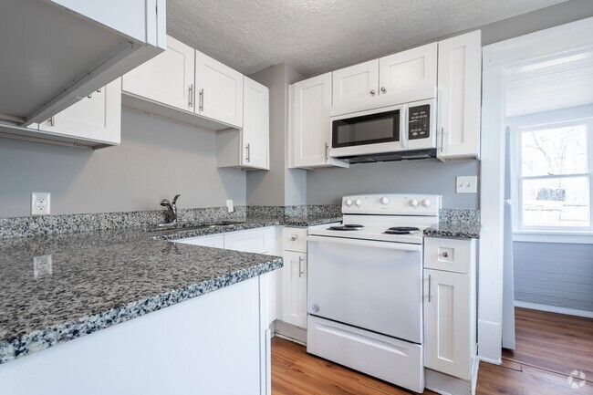 Building Photo - Comfort Meets Charm in This 2 Bed 1 Bath R... Rental