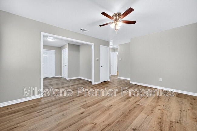 Photo - 403 S Contemporary Dr
