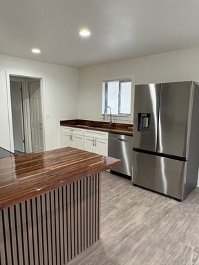 Photo - Wicked Cool Ballard Two Bed!