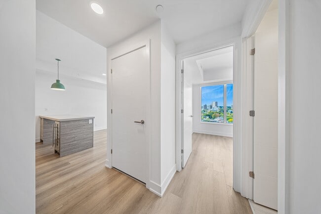 Photo - 484 Spadina Ave.