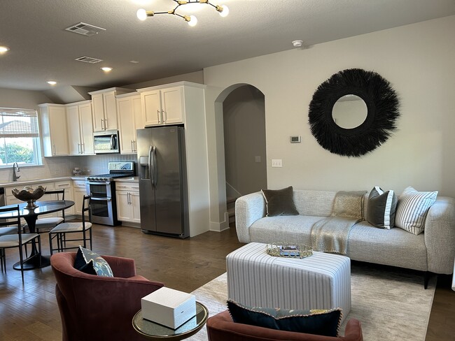 Photo - 142 Volterra Ln