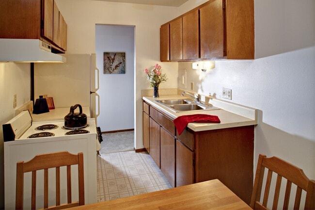 Building Photo - Varsity Square Apartments