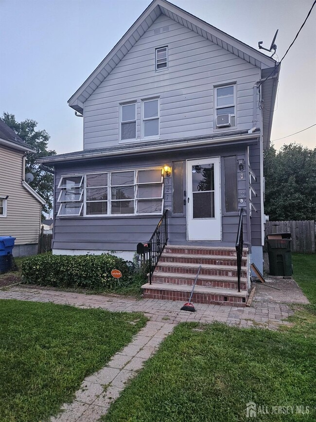 Building Photo - 327 Berry St