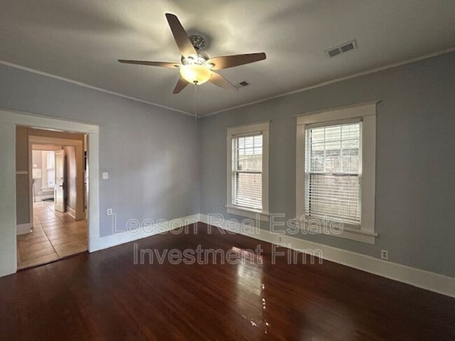 Photo - 403 Merrick St