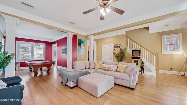 Photo - 128 E 9th St