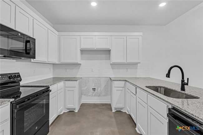 Photo - 905 Smoke Tree Ln