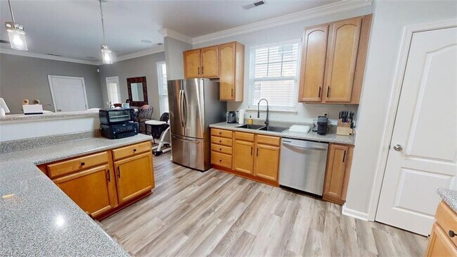 Photo - 225 W Gilbert St
