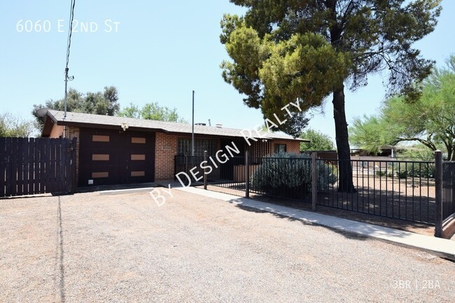 Remodeled Midtown 3 Bed 2 Bath - Huge Yard - Remodeled Midtown 3 Bed 2 Bath - Huge Yard House