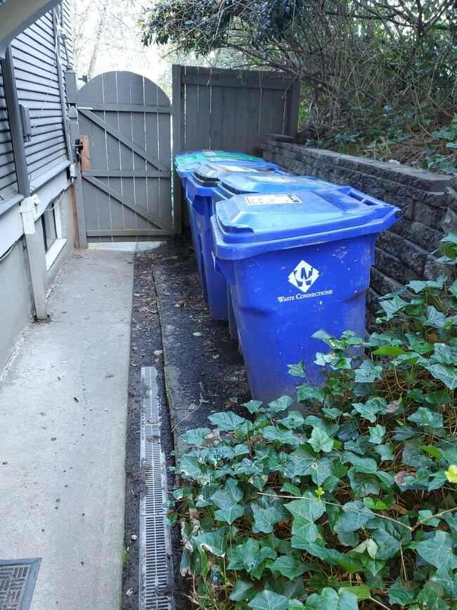 Área de reciclaje de basura. - 1867 SW 14th Ave Unidad 4