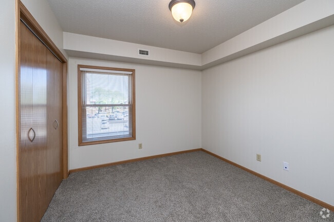 2BR, 1BA - 1,041SF - Second Bedroom