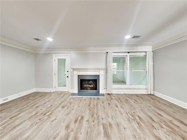 Photo - 325 Towergate Pl