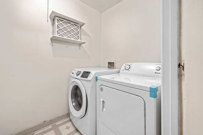 Photo - 1402 Camp Rd Townhome