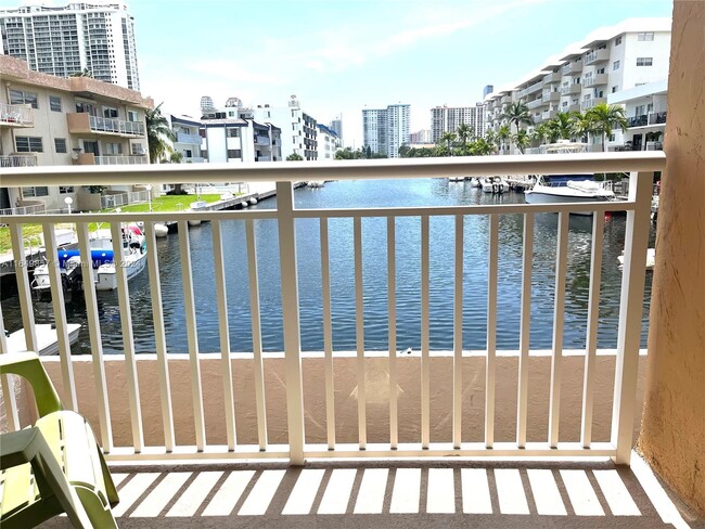 Photo - 17051 NE 35th Ave Condominio Unidad 110