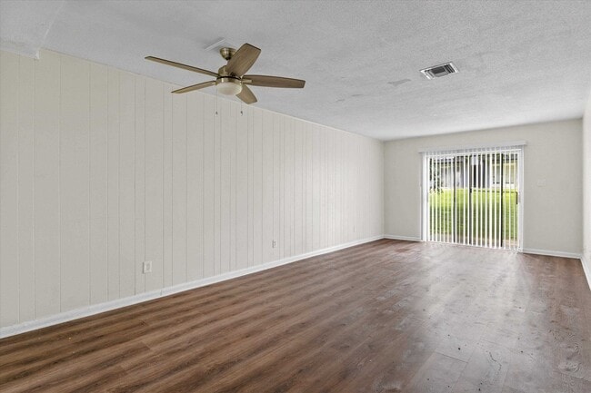 Building Photo - 2325 W Pensacola St Unit 121