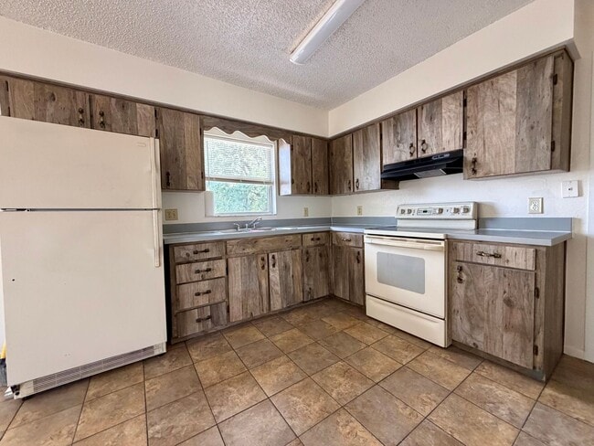 Photo - Adorable 2 bed/1 bath second floor apartment!