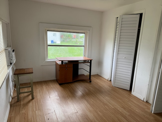 Photo - 135 Cypress St SW