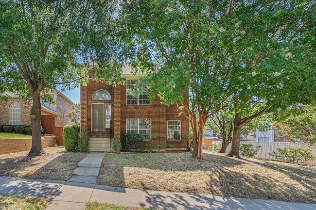 588 Lake Forest Dr