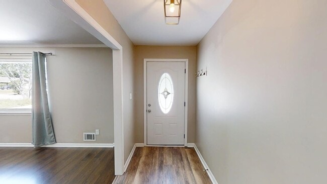 Photo - 321 Oak Lake Dr