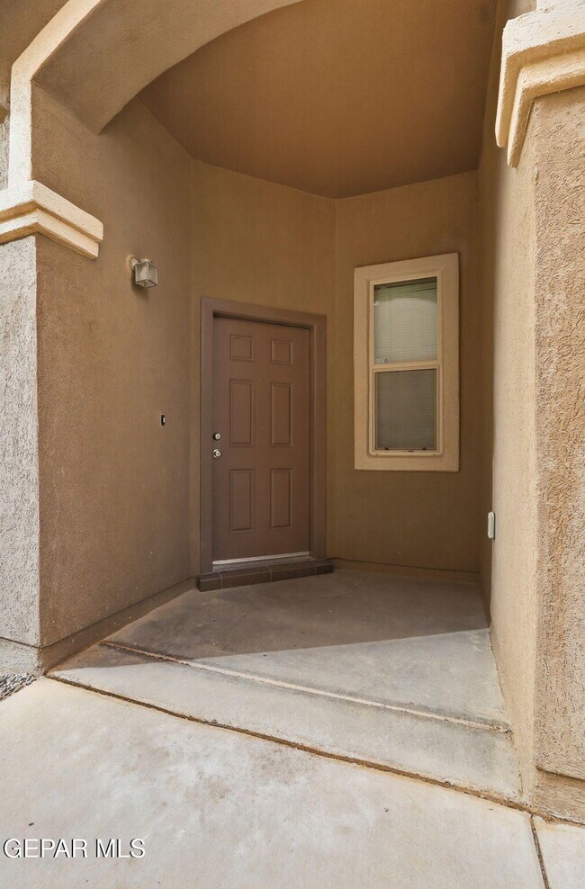 Photo - 4917 Ruben Soto