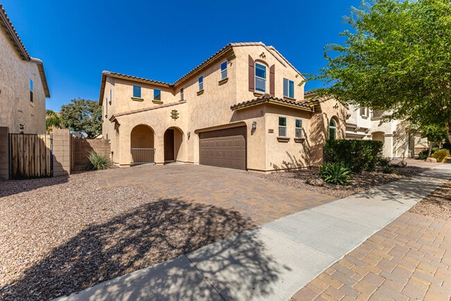 Photo - 2972 E Shannon St