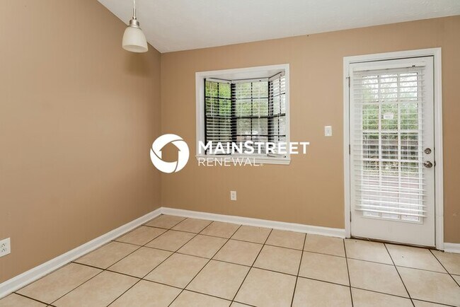 Photo - 3 Bedroom Pet-Friendly Home in Jonesboro, GA with Main Street Renewal