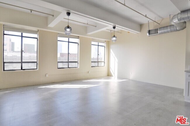 Photo - 849 S Broadway Unidad 806