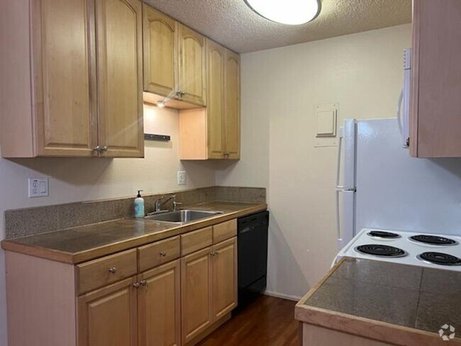 Building Photo - Bright 1st floor 2-bedroom condo at Arborwood