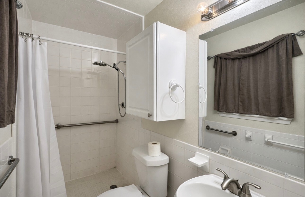 Photo - 205 E Crestmont Dr