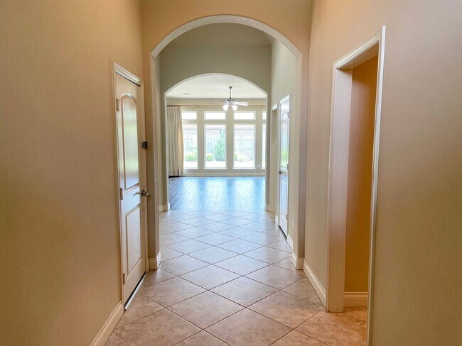 Photo - 2302 Lost Bridge Ln