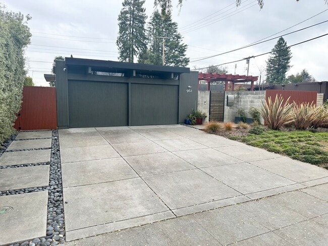 Building Photo - Modern 3 Bed 2 Bath Eichler in North Palo ... Rental
