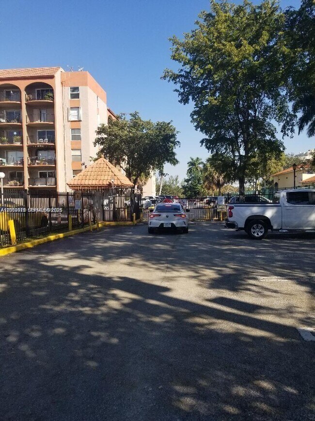 5201 NW 7th St Unit 408