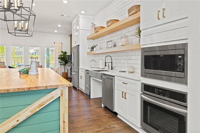 Photo - 705 Charles Hardy Pkwy